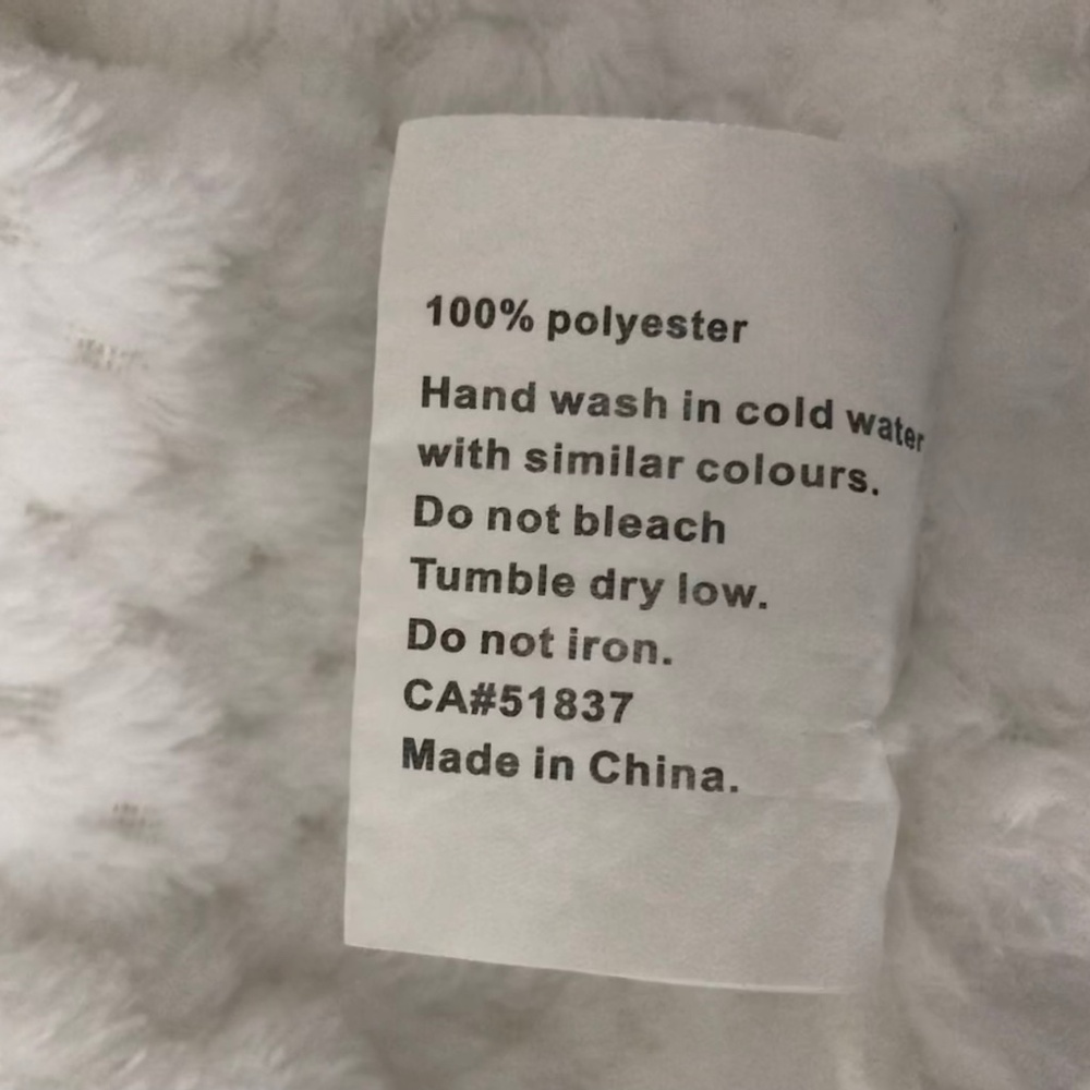 White blanket - Picture 3 of 4
